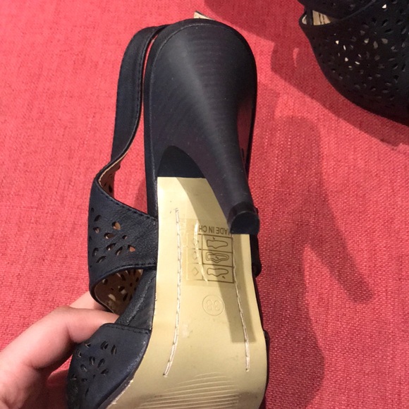 HEELS - Picture 3 of 3